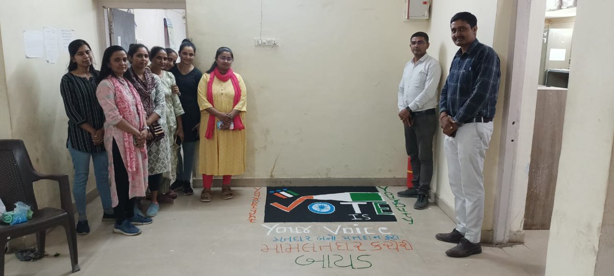 32Bayad's tweet photo. #Sveep અંતર્ગત આજરોજ મામલતદાર કચેરી બાયડ ખાતે રંગોળી બનાવવામાંઆવી... #મતદાન તમારો હક, તમારો અવાજ, તમારી ફરજ સાથે મતદાર બનો, મતદાન કરો ના સૂત્ર સાથે મતદાર જાગૃતિ નો સંદેશ આપવામાં આવ્યો..
#Sveep
@CEOGujarat @DeoArvalli @EroBayad @MamBayad @rac_arvalli @ECISVEEP https://t.co/woT6jSSotC