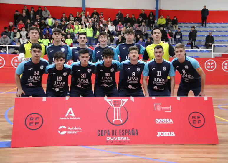 entorno5x5's tweet photo. 🏆 Campeonato de España Juvenil 🇪🇦
🗞️ El @VTGfutbolsala ❤️🤍 que va 🥇 del Grupo 1 de División de Honor 🇪🇦 se ha clasificado matemáticamente 👏🏻
➡️ #NachoC #PabloSanz #DaniC #VictorP #IsmaelA #AlvaroM #AVallejo #APlaza @diieegoo_484 @pxbleteee14_ @Andreesitoo7 y etiquetados ↙️ https://t.co/imKP9XXwrY