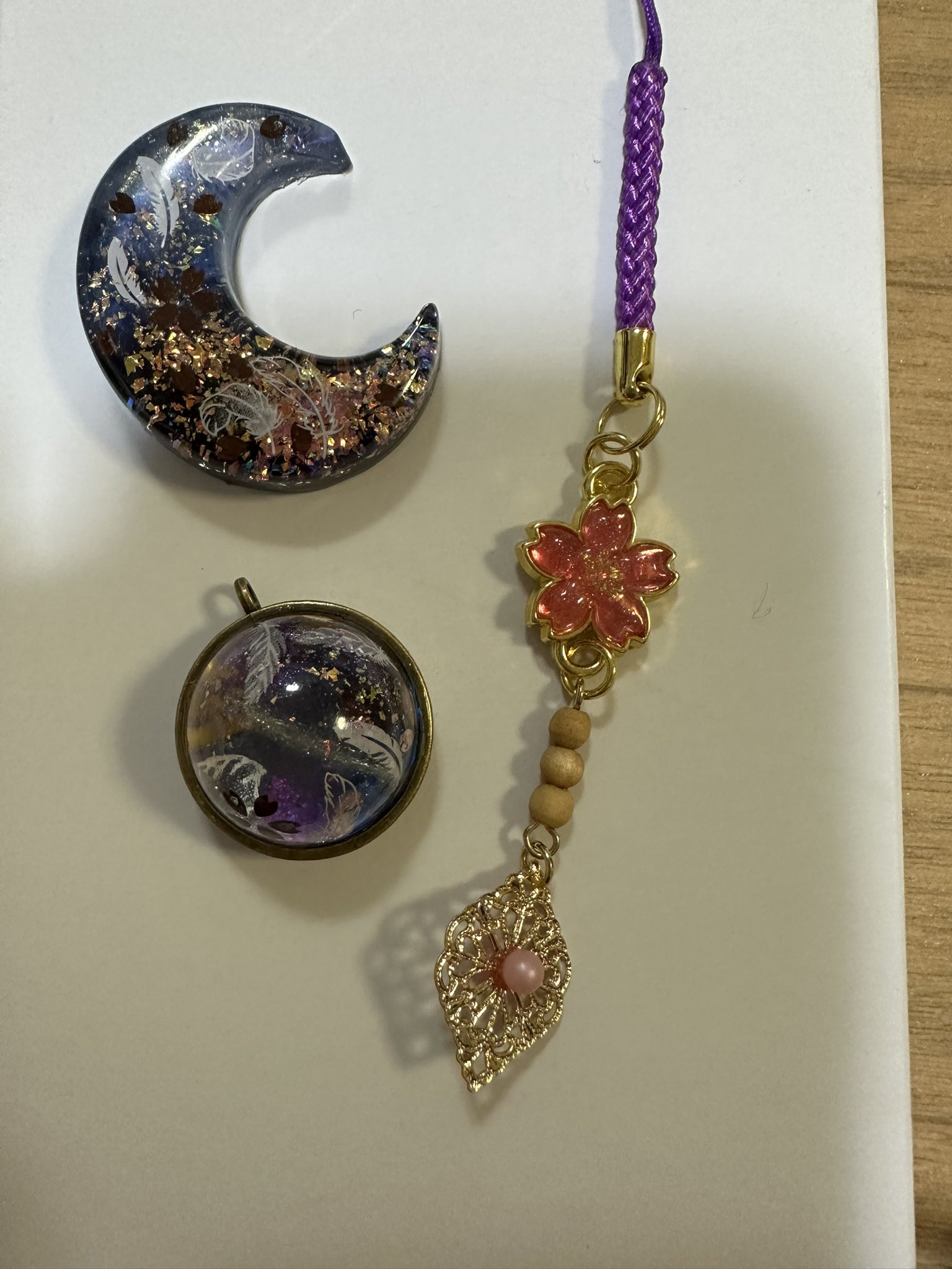 サスケ様おまとめ。レジン ペンダント レジンアート シーグラス風のペンダント〈水面にうつる影