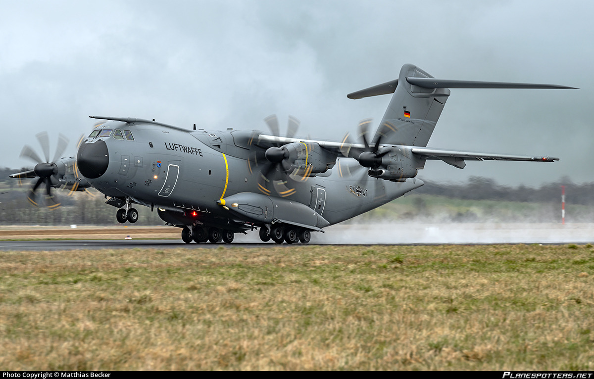 IanECox's tweet photo. With three Airbus A400M tactical airlifters, the #Bundeswehr wanted to fly around 150 German citizens out of #Sudan  today. 

The secret operation had to be canceled shortly before the planes took off from Greece in the direction of Khartoum. 

All details:

https://t.co/JPSqCkIZpy