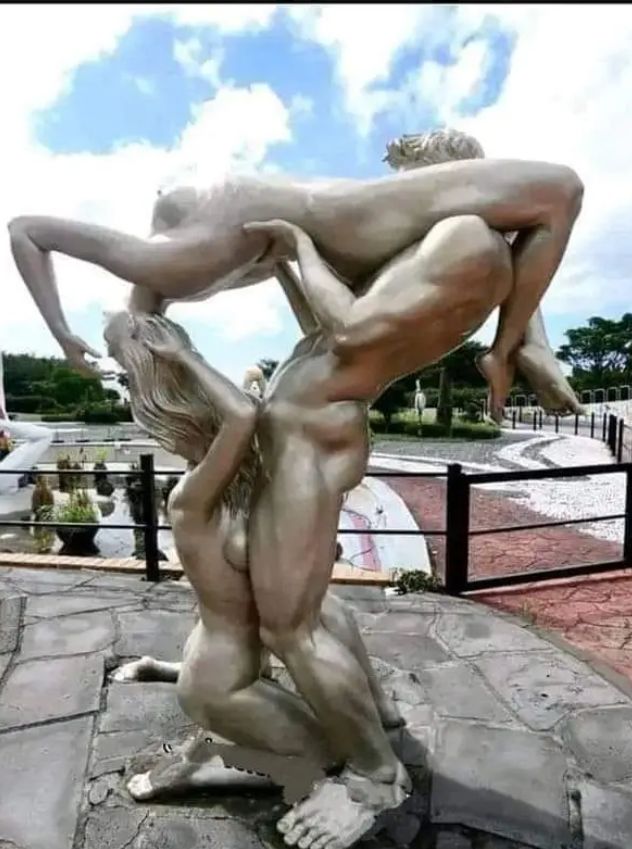 Lanzarote00's tweet photo. A alguien se le ocurre la mejor ubicación para esta obra de arte ? Jajajajaja https://t.co/PNjuyXKqkq