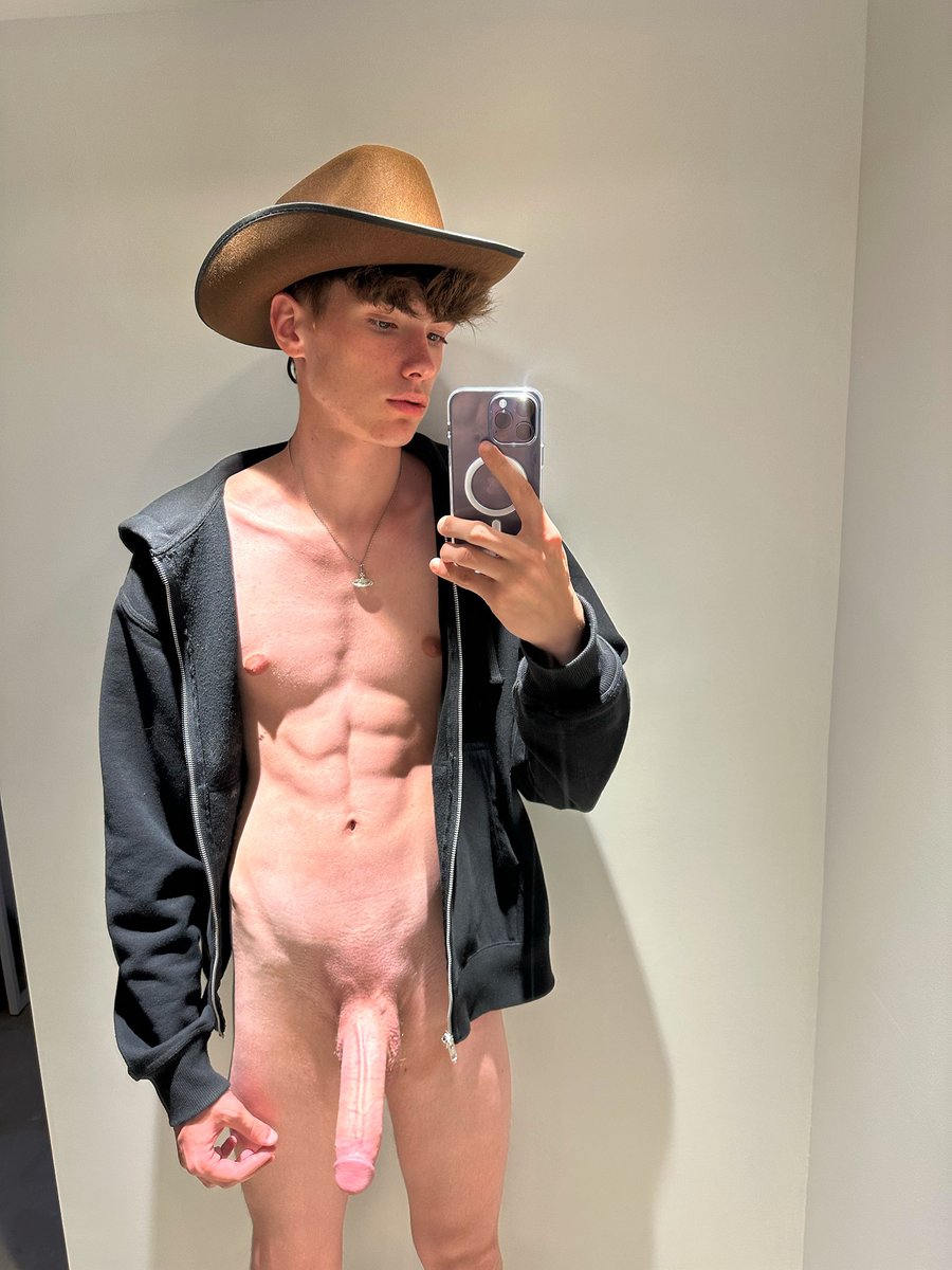 Andrewxhot's tweet photo. RT if I should ride it 🍆🐎

Link in bio 😈 #fitness https://t.co/wHsjC4Znh7