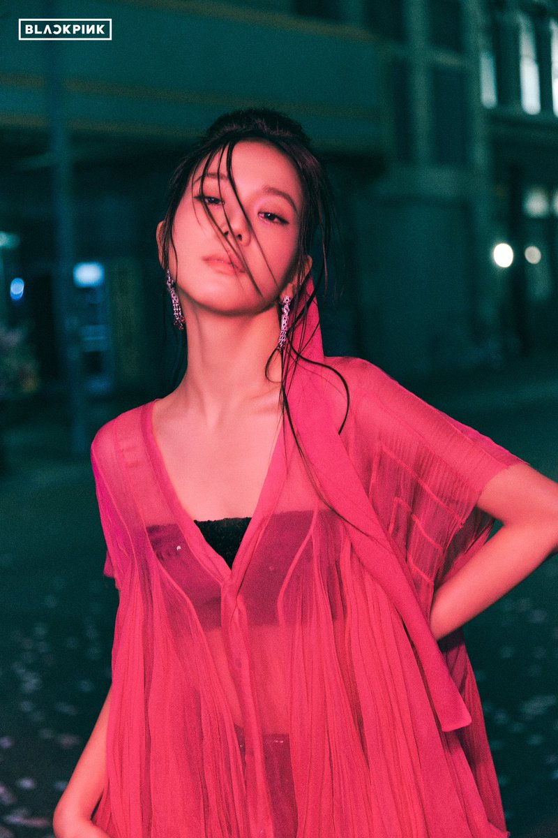 BBU_USA's tweet image. #JISOO ‘꽃(#FLOWER)’ M/V BEHIND PHOTO #2 🌹

#BLACKPINK #블랙핑크 @BLACKPINK