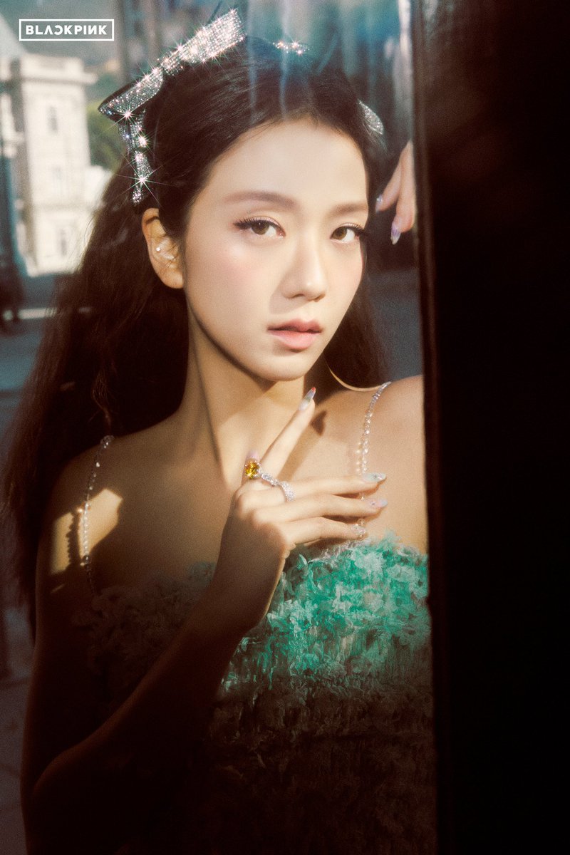 BBU_USA's tweet image. #JISOO ‘꽃(#FLOWER)’ M/V BEHIND PHOTO #2 🌹

#BLACKPINK #블랙핑크 @BLACKPINK