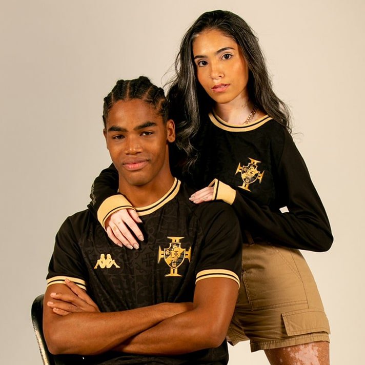 _PointDePenalty's tweet photo. Alerte BANGER 🚨

C'était impossible de les trouver en France, mais @KappaFrance vient de drop sur son site les maillots de Vasco de Gama ! 🤯

Quantités ultra-limitées il faut faire vite l'équipe ! Disponibles dans toutes les tailles à 85€ !

Ici 👉 https://t.co/so1h6xx6JE https://t.co/ZCMqu5J2aK