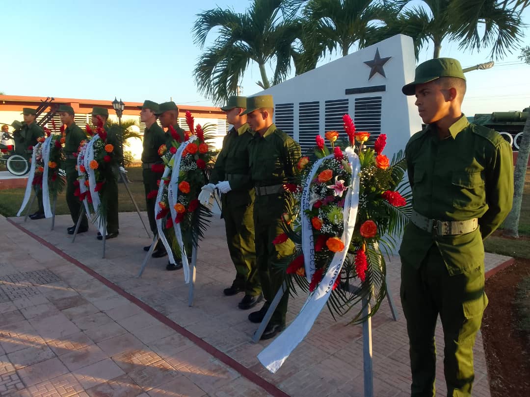 Port3Network___'s tweet photo. Nuestro  corresponsal en #Matanzas,  @hugogaf  reporta que  ofrendas florales del General de Ejército Raúl Castro Ruz, Líder de la #Revolución, del Presidente cubano @DiazCanelB,  distinguen  acto político cultural por el aniversario 62 de la victoria de Girón 
#GironDeVictorias https://t.co/j7KdO6vjiq