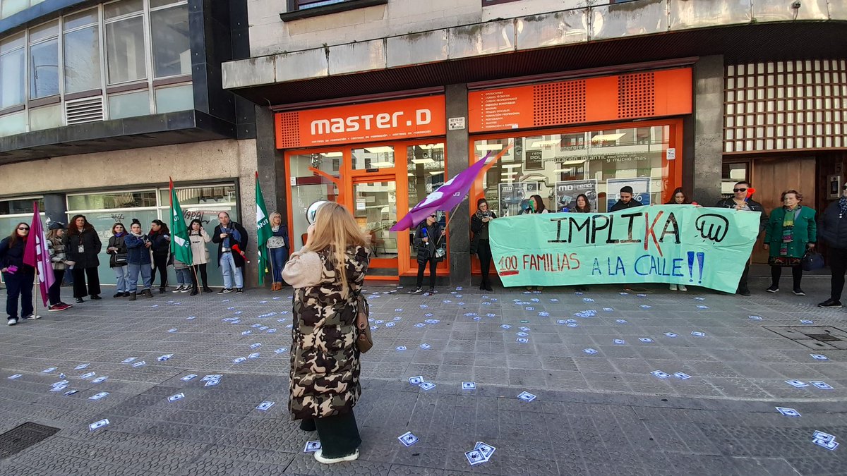 Ruthbc89's tweet photo. @MasterDGrupo @F_MapfreCL Señores de @F_MapfreCL no os da vergüenza colaborar con una empresa que va a despedir a 150 trabajadores?? https://t.co/wjWQFTu5Y1