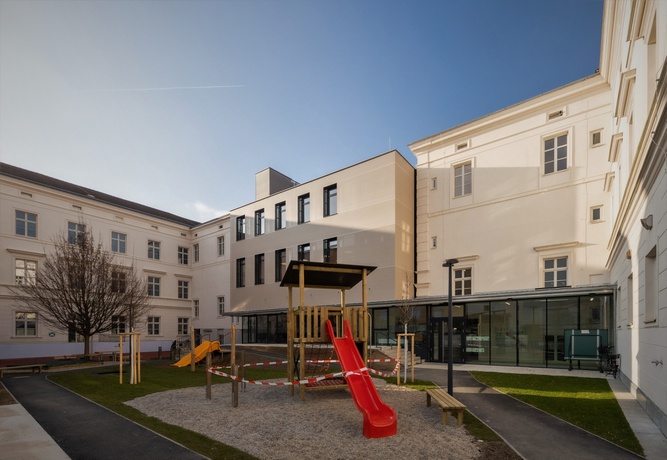 josefruhm's tweet photo. Volksschule Hafnerplatz Krems
Sanierung und Erweiterung

Architektur: Franz Schartner und Ruhm Architekten

In der Reihe ORTE vor Ort werden herausragende Beispiele des Planens und Bauens in Niederösterreich vorgestellt.
Bauvisite am Samstag, 24.06.2023, 10:30 - 12:00 https://t.co/gUCnddy8EY