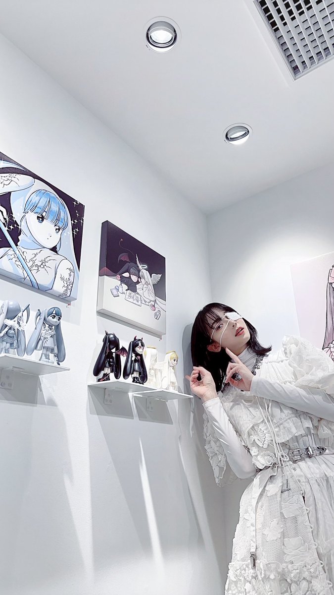 東京駅のVINYLで開催中のわたくしの個展「はじめまして、ろるバニ」に