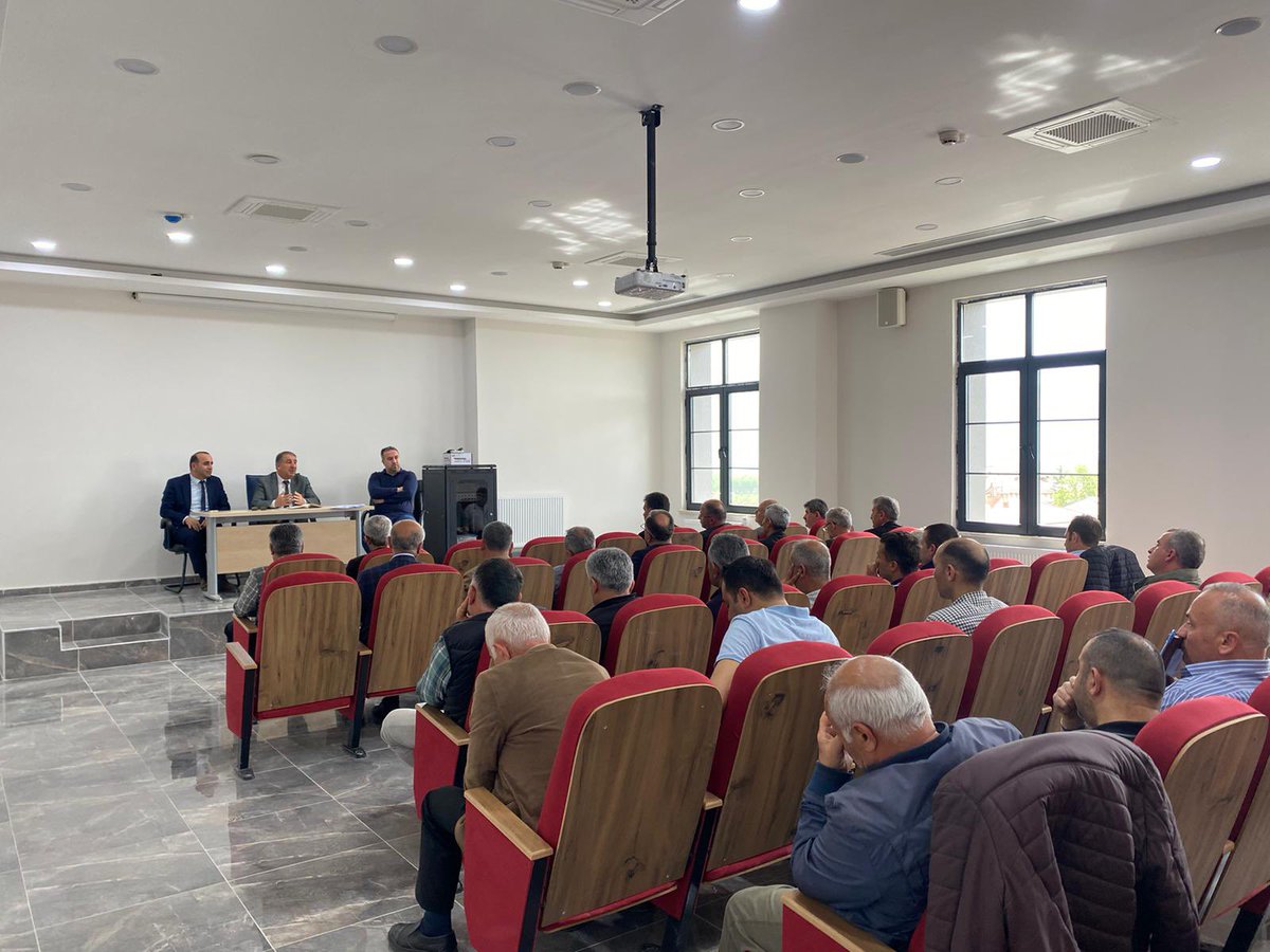 MemNiksar's tweet photo. Okul ve Kurum Müdürlerimizle, Başarı İzleme ve Değerlendirme Toplantısı yapıldı, toplantıda İlçe Milli Eğitim Müdürümüz Hasan Şerifler kurum müdürlerimize başarılar diledi. 
@ahmetozdemirmem 
@tcmeb https://t.co/Z1oCq3nST5