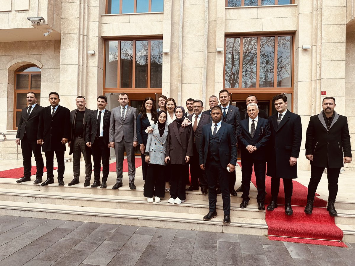arzuerdemtc's tweet photo. 📍Çatalca

İl Bşk Yrd Nuri Altan,Fatih Gülgönül,Mv Adaylarımız Özge Tekoğulları,Hakan Topsakal,Mehmet Galip Dere,Enes Yılmaz,İlçe Bşk Halit Tuncay Uğur,Çatalca Ocak Bşk Ergin Örs,ilçe yöneticilerimiz ve teşkilatımızla Çatalca Kaymakamı Erdoğan Turan Ermiş beyi ziyaret ettik. #MHP https://t.co/kJo4y1dhBv