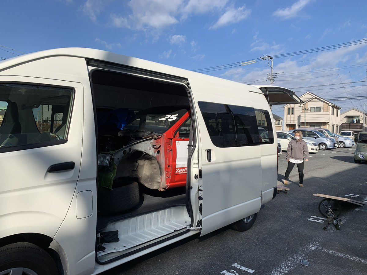 1_9_2_5_'s tweet photo. ハイエースにトゥデイ。 https://t.co/7Ug4Phkvfr