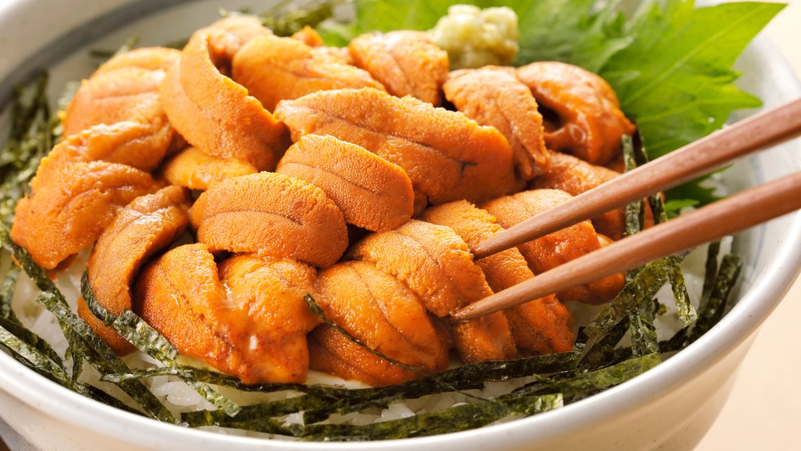 cookpad_mart's tweet photo. ＃クック��ッド社員の気になる
数量限定なので本当は教えたくないのですが🫢
市場直送の箱うにが赤字覚悟すぎると話���に👀✨

新鮮な生うにが3333円（税抜）で買えるなんてびっくりです😳
おうちで贅沢にたっぷりすくって食べれちゃう、
まさに夢のような商品😋❤️‍🔥
https://t.co/QWuNH5ZYd8 https://t.co/idsZy1ADt4