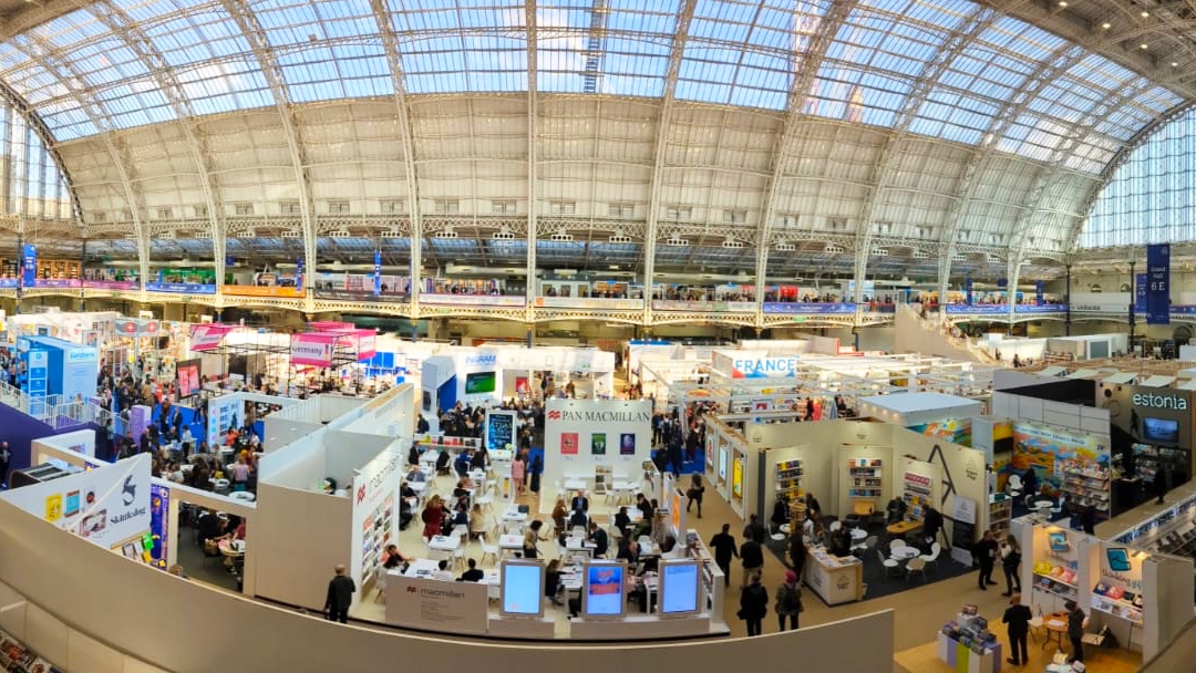 London Book Fair Day 2, join us to immerse yourself in the world of books and publishing!
📍Olympia London, W14 8UX
🗓️18-20th April

#booktwt #londonbookfair #fictionintranslation #translatedliterature #chinesefiction #worldliterature