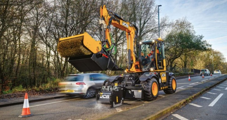 JCB are tackling the problem of potholes with their new machine that is able to fix them in just minutes! 😱

Read more ⬇️
rac.co.uk/drive/news/mot…

#JCB #Potholes #Construction