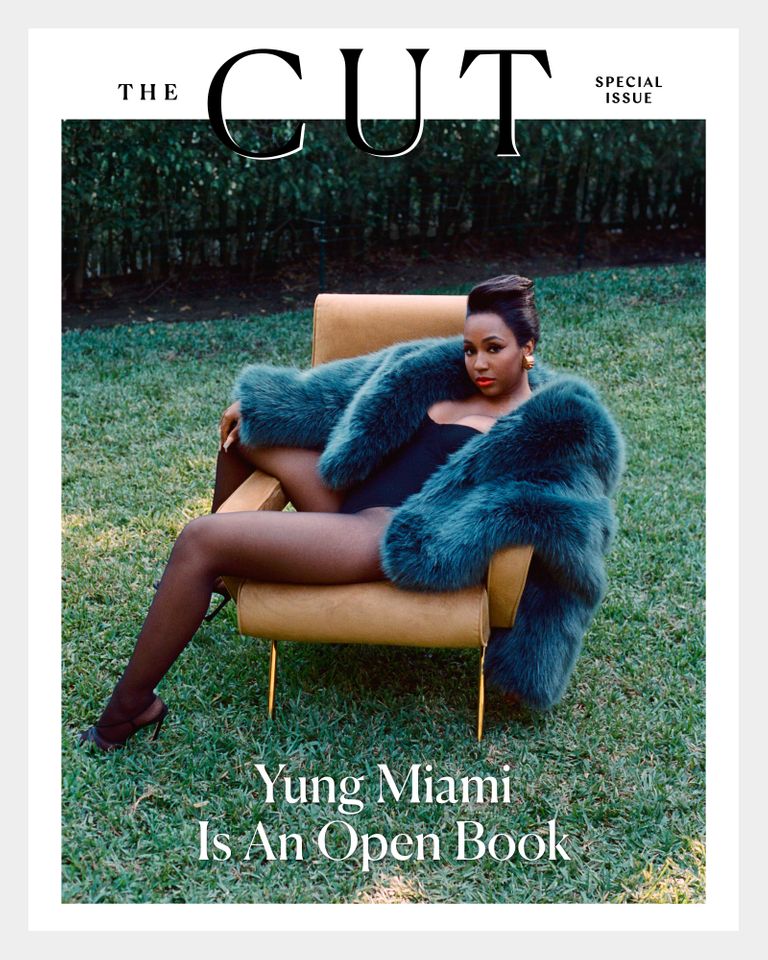 TheCut's tweet photo. Introducing our special issue Cut cover star: ⭐️@YungMiami305⭐️ Also known as Caresha Brownlee, the City Girls rapper always knew she’d be famous. Read the profile by @danya_issawi; photos are by Eric Johnson

https://t.co/yl9rzuehFt https://t.co/JfJMBtIj9q