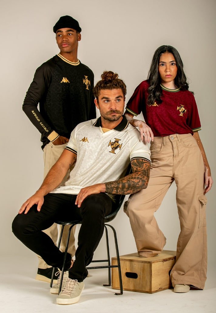 _PointDePenalty's tweet photo. Alerte BANGER 🚨

C'était impossible de les trouver en France, mais @KappaFrance vient de drop sur son site les maillots de Vasco de Gama ! 🤯

Quantités ultra-limitées il faut faire vite l'équipe ! Disponibles dans toutes les tailles à 85€ !

Ici 👉 https://t.co/so1h6xx6JE https://t.co/ZCMqu5J2aK