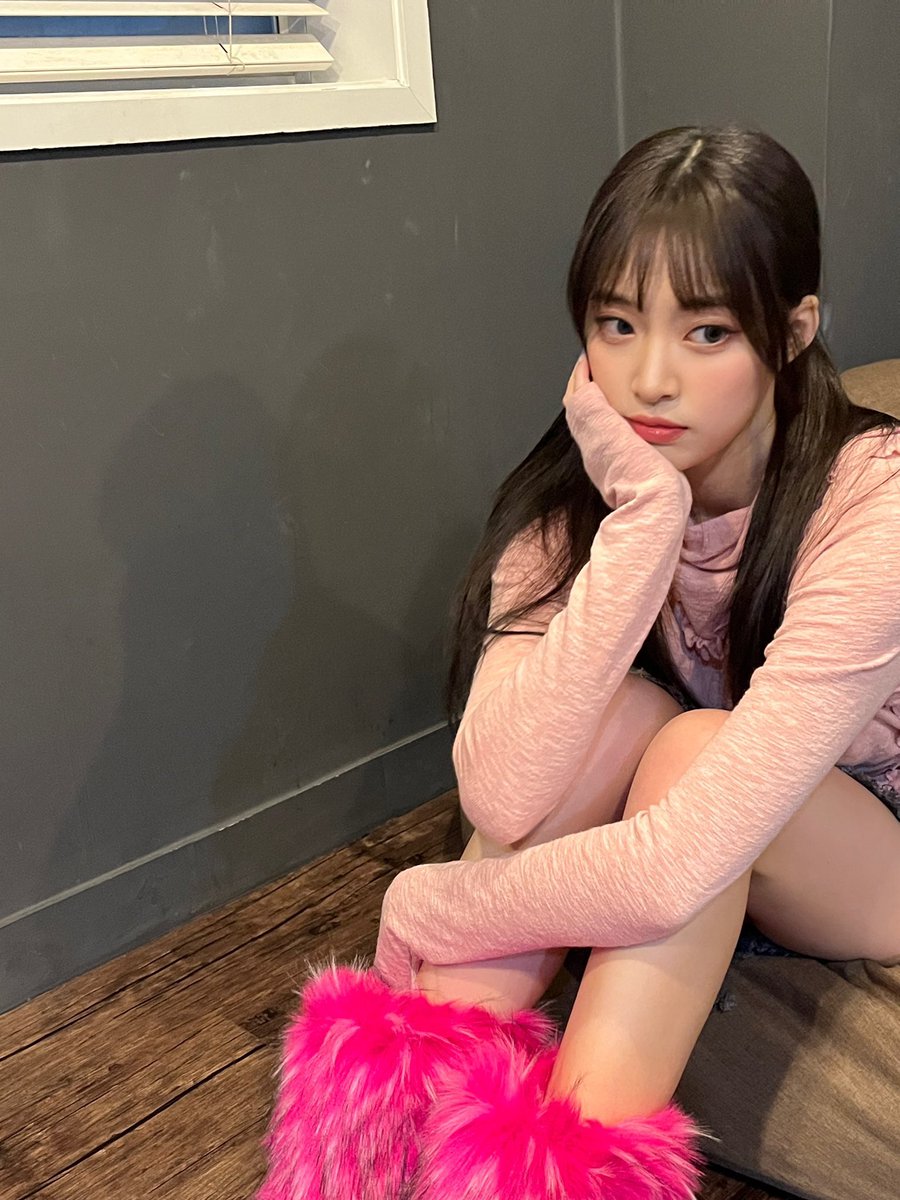 Oh and I didn't want to miss this look so I’m taking lots of photos with this outfit =͟͟͞͞♡