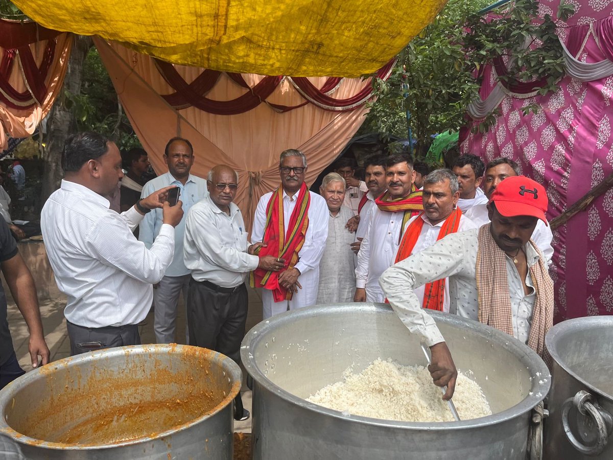 ANV_News's tweet photo. एडीशनल सॉलीसीटर जनरल सतपाल जैन ने श्रम निर्माण श्रमिक संघ सेक्टर 44-सी चंडीगढ़ द्वारा आज दोपहर आयोजित भंडारे का दौरा किया
#Additional #Solicitor #General   #Satpal  #Jain  #Bhandara #organized  #Shram  #Nirman  #Shramik #Sangh  #Sector44C  #Chandigarh https://t.co/0i2w4dkZRb
