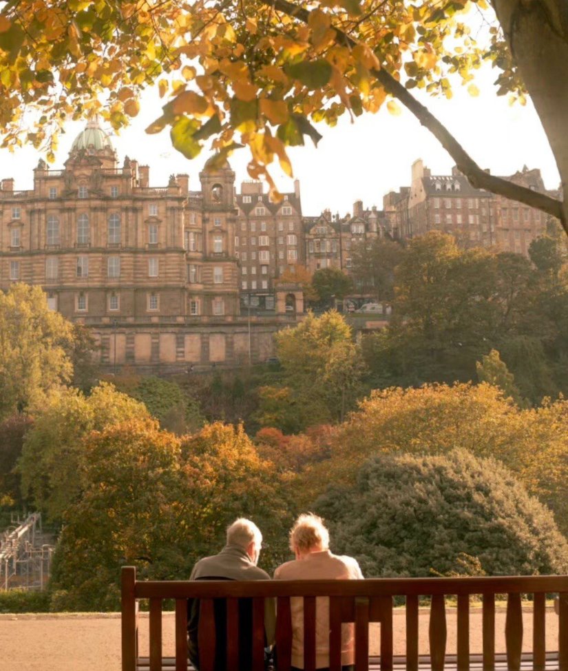 Some people say: Heart is very expensive, if you give it to the right person it is priceless, if you give it to the wrong person it is worthless. Love and kindness can be free, but never cheap