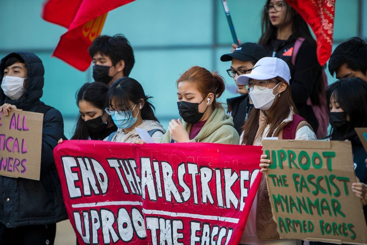 KYITHAR95368969's tweet photo. Student Union and youths of Skyline College from #SanFrancisco , joined demonstration to uproot the #MilitaryDictatorship on Apr19.

#2023Apr19Coup                                             
#WarCrimesOfJunta             #WhatsHappeningInMyanmar https://t.co/02qc8T52cE