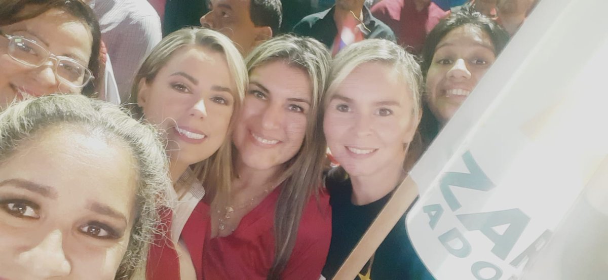 Clauarcesm's tweet photo. Desde el día cero hasta el último día  al lado de ELLA !!! 
#SantiPresidente
#RaulLatorreDiputado
#LizarellaSenadora https://t.co/k60sOG26Rh