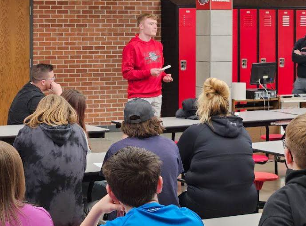 KeVigdal's tweet photo. Great night with our incoming freshmen athletes and parents, discussing @DogsFB_LCHS football, love it when former players @ConnorJalas  want to come back and talk about their experience.  A new group of #poundthestone athletes started their journey last night. https://t.co/zVJhA90lsi