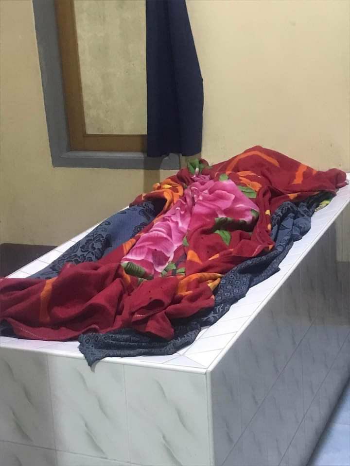 GeNZEe2022's tweet photo. A 37-yr-old woman with a heart disease from KaungTaik village, who was receiving medical treatment at Wesley hospital, died after hearing sounds of gunfire &amp; shelling in Tahan ward of Sagaing's Kalay tsp on Apr 18 night. #WarCrimesOfJunta #2023Apr19Coup #WhatsHappeningInMyanmar https://t.co/ZMLzwTvJVa