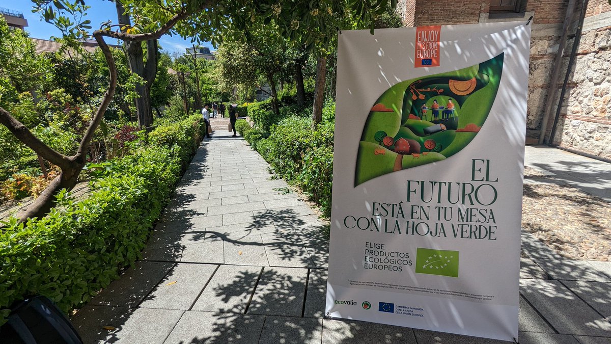 Hasta aquí la presentación de la campaña europea El futuro está en tu mesa con la hoja verde de @Ecovalia y @AgrobioAPAB. Muchas gracias a los organizadores y a @rfabricatapices por hospedar el evento. 🌱

#EUAgriPromo #productosecológicos #consumoecológico #elfuturoentumesa