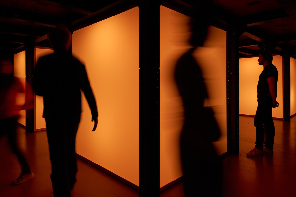 Opening tonight: Esmeralda Conde Ruiz´s (@ESMERALDAmusic) audio visual installation "24/7" at <a href="/HELLERAU/">HELLERAU</a>. The immersive environment offers a multimodal experience, referring to the impact of server farm industries, AI technology and our personal digital data.