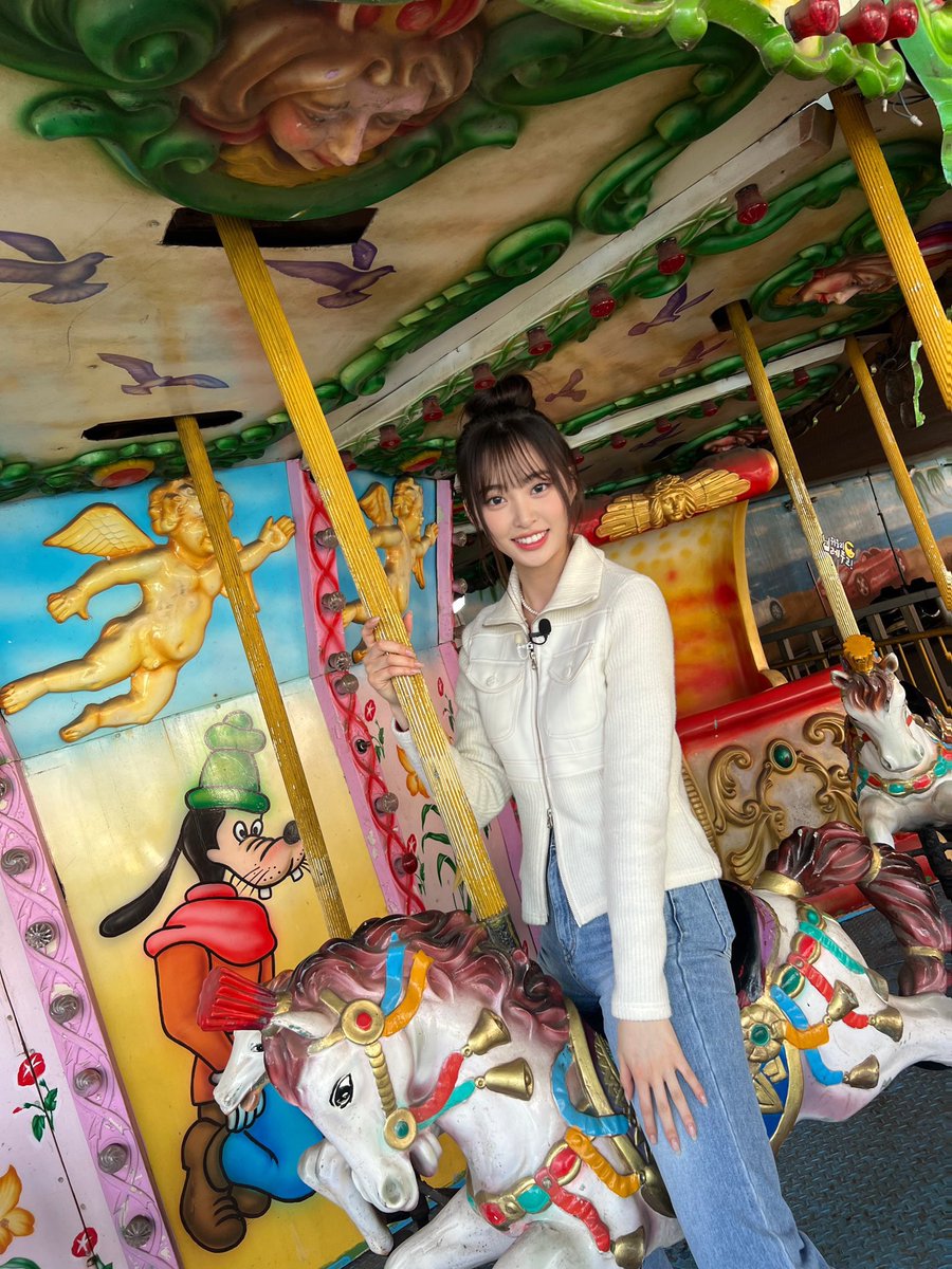 The merry-go-round is sure a fun ride🎠 and I'm going to ride it as long as I can · ⋆ .౨ৎ but I think I'll be scolded right? t___t