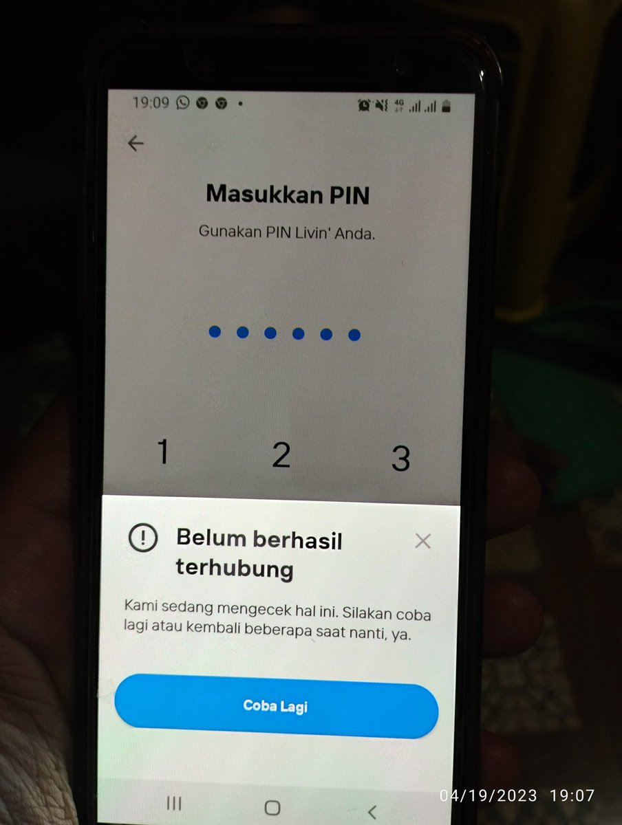 arysothoy's tweet photo. @bankmandiri 

bapak saya tidak bisa transaksi, padahal sudah memasukan pin dengan benar, tapi selalu muncul notifikasi tsb. Aplikasi juga sudah paling update. https://t.co/3P8JaMtrtj