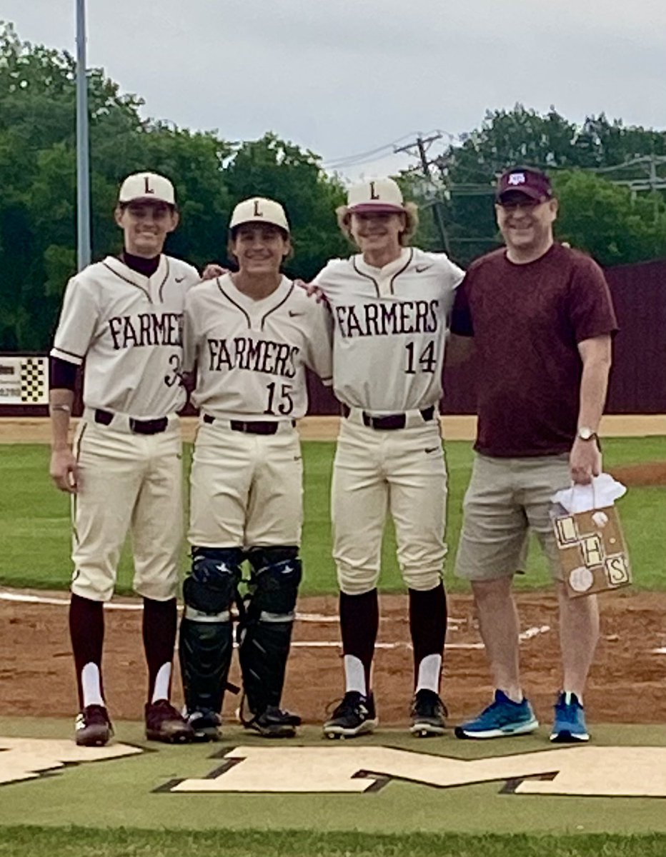 drlancasterdc's tweet photo. Last night I was honored by 3 amazing young men at Lewisville Farmers Baseball Teacher Appreciation Night! They are going to do great things, they already are great people! @LewisvilleHS @Baseball_Farmer https://t.co/w0fyxHn4xF