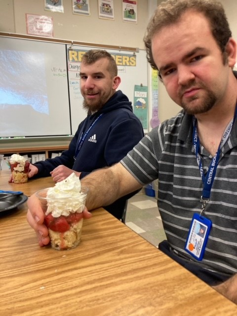 CBTOPSS's tweet photo. We had a blast on Monday morning making protein cups, flavored water, and strawberry shortcakes through our partnership with Aramark. Thank you so much to Mrs. McIntosh for helping us make these tasty treats!!😋 @CBWestHS @Aramark #recipes #transition https://t.co/yj18PMM4zP