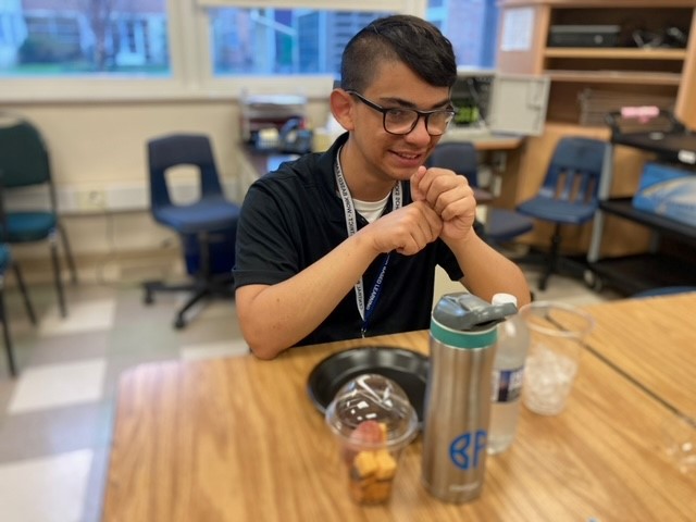 CBTOPSS's tweet photo. We had a blast on Monday morning making protein cups, flavored water, and strawberry shortcakes through our partnership with Aramark. Thank you so much to Mrs. McIntosh for helping us make these tasty treats!!😋 @CBWestHS @Aramark #recipes #transition https://t.co/yj18PMM4zP