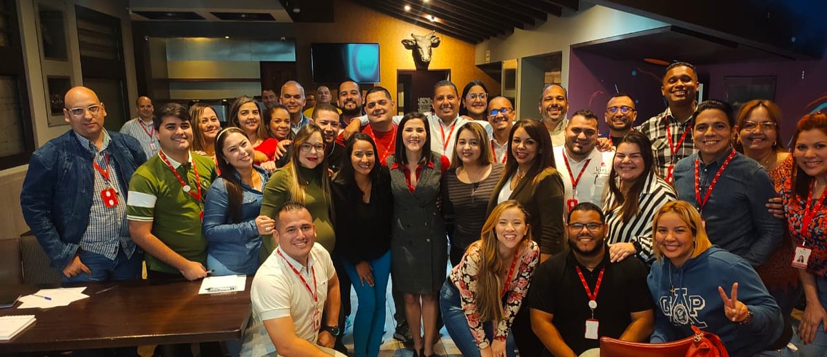 nikarygonzalez's tweet photo. Cuando conocí al equipo de ventas de @alimentoskiri , eran tan solo 5 personas. Ésta es la foto del sábado pasado.
.
Tuve el placer de compartir con ellos y con el equipo de cuentas por cobrar, el taller de Comunicación para la Coordinación de Acciones.

#CapacitandoEquipos https://t.co/lLadQliSDN