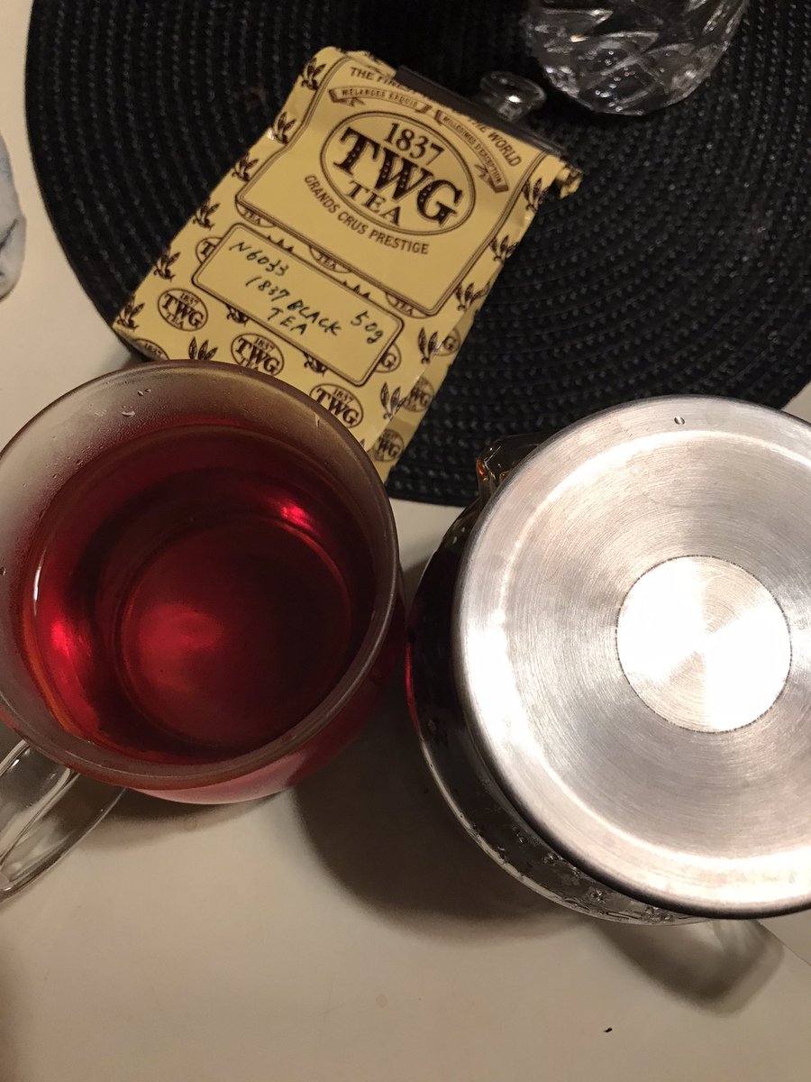 今夜の一杯

TWGtea
BLACK TEA

4g 300ml 100℃ 4分

今日はベリーの香りがより濃厚で深く感じられます。
味わいはあっさりと渋み程よく、飲みやすいです。

#木漏れ日のお茶会 #茶好連