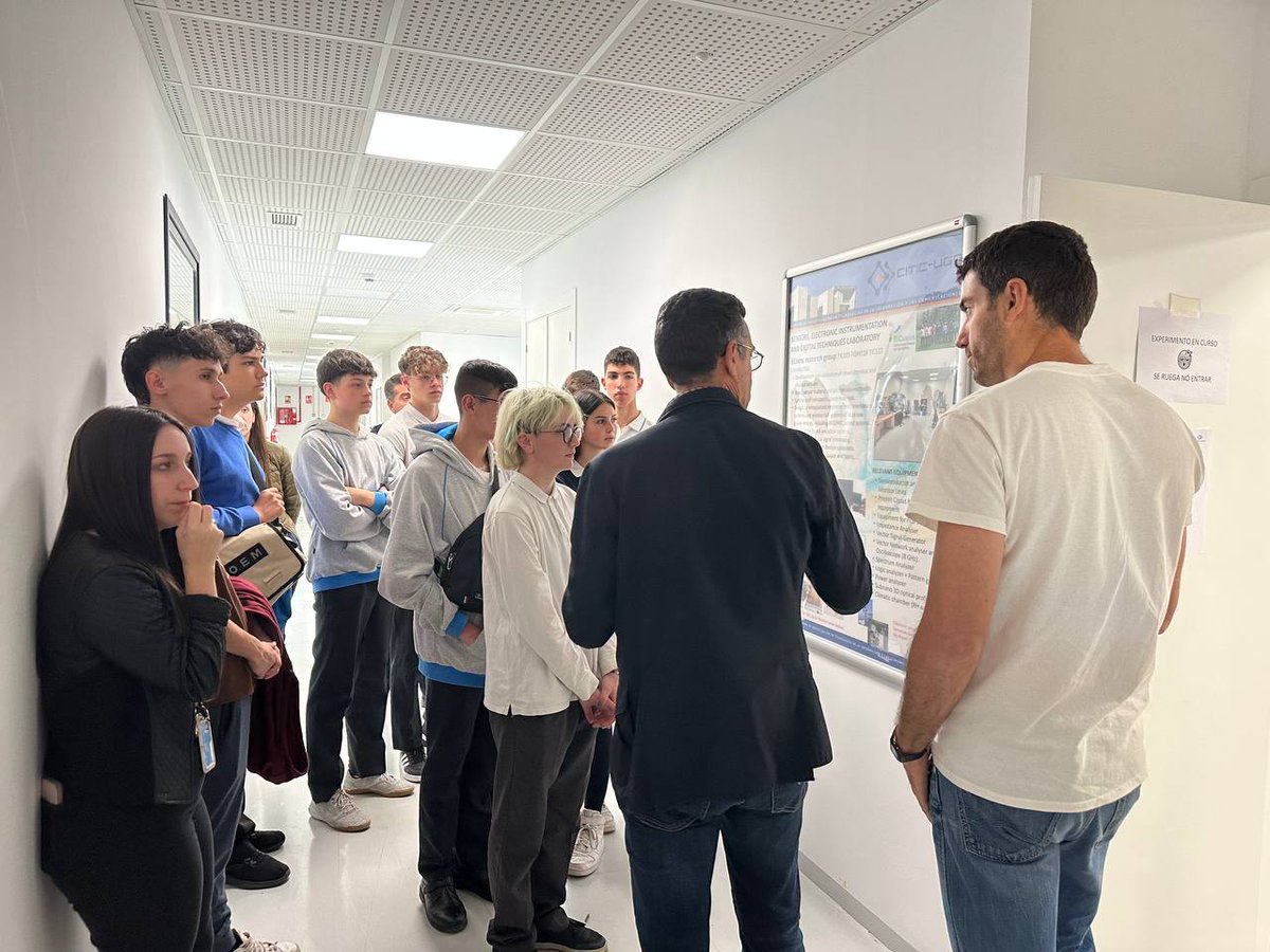 Los investigadores de #CITIC_UGR han participado hoy en la Feria de las Ingenierías en <a href="/ETSIIT_UGR/">ETSIIT -UGR-</a>. Es un placer conocer a tantos jóvenes interesados en las ciencias de distintos institutos de Granada 👏👏👏