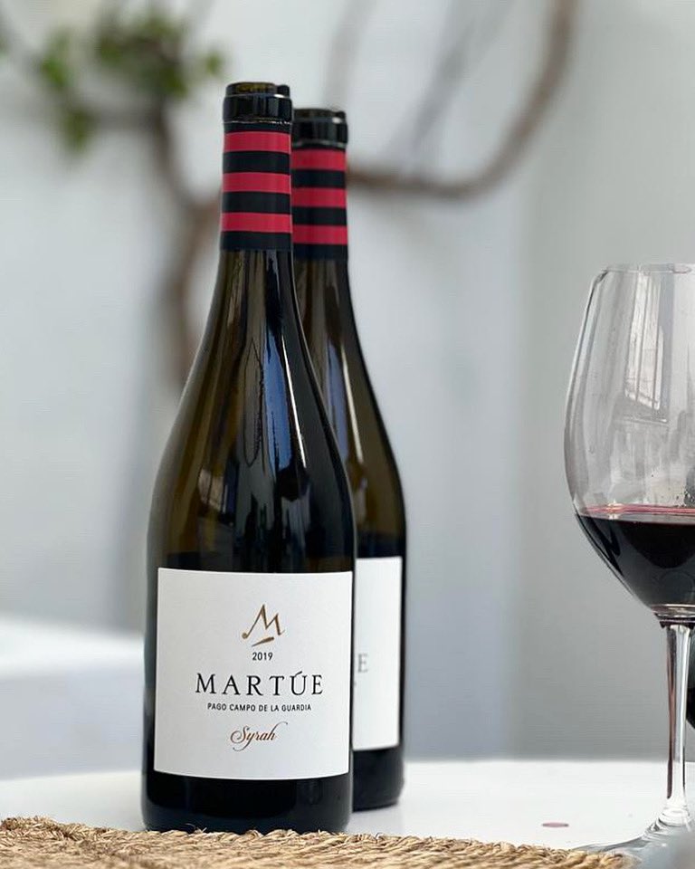 ¡Feliz miércoles!🍷

#vino #vinotinto #bodega #bodegaespañola #vinosdelamancha #vinosespañoles #winery