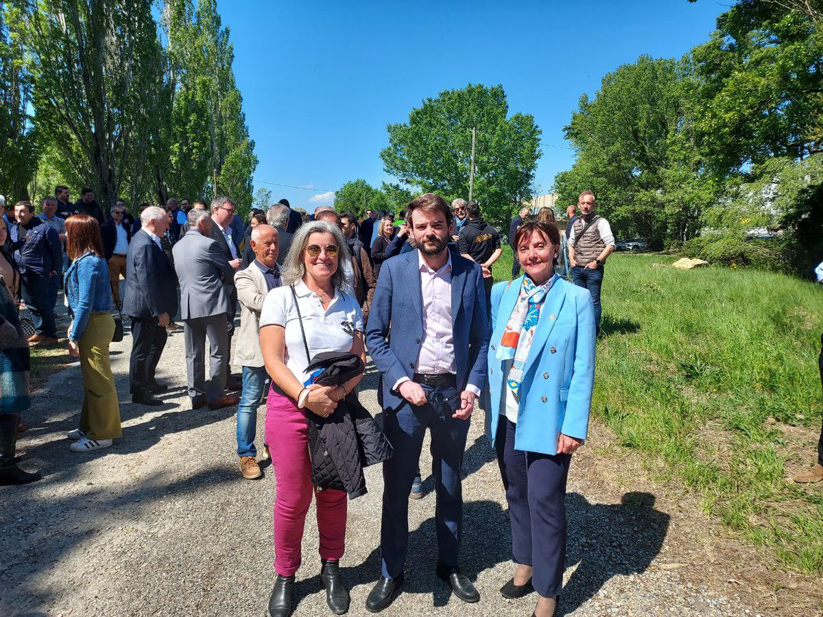 Meurin_P's tweet photo. ☢️ Présent à la manifestation de soutien à l'implantation de l’EPR2 à #Tricastin aux côtés de mes collègues @BordesPascale1 et @FranceLorho.

➡️ Vecteur d’emploi et de souveraineté énergétique, l’implantation de réacteurs est nécessaire pour l’attractivité de notre territoire. https://t.co/kNh5G8V6Wq