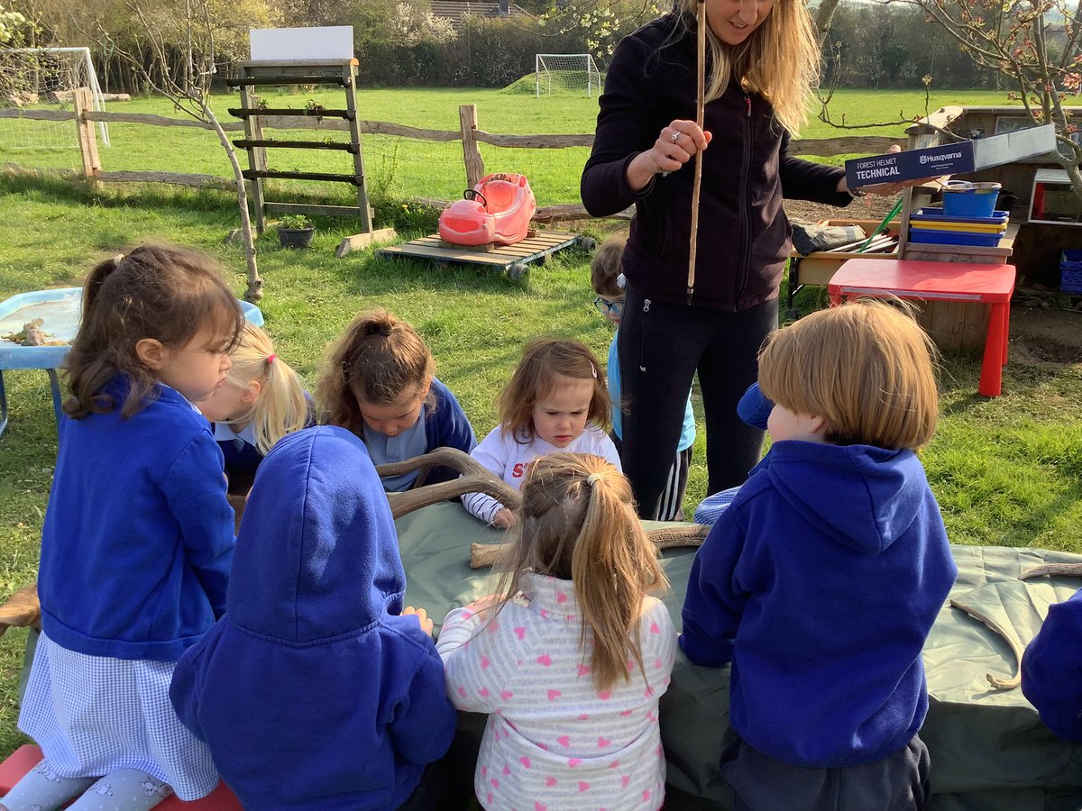 llanrhidianp's tweet photo. #LlanPiliPala have had a great morning learning about our ancestors. Thank you to Helen from Gower Unearthed. #LlanHum #LlanComm https://t.co/7dTN4szm4R