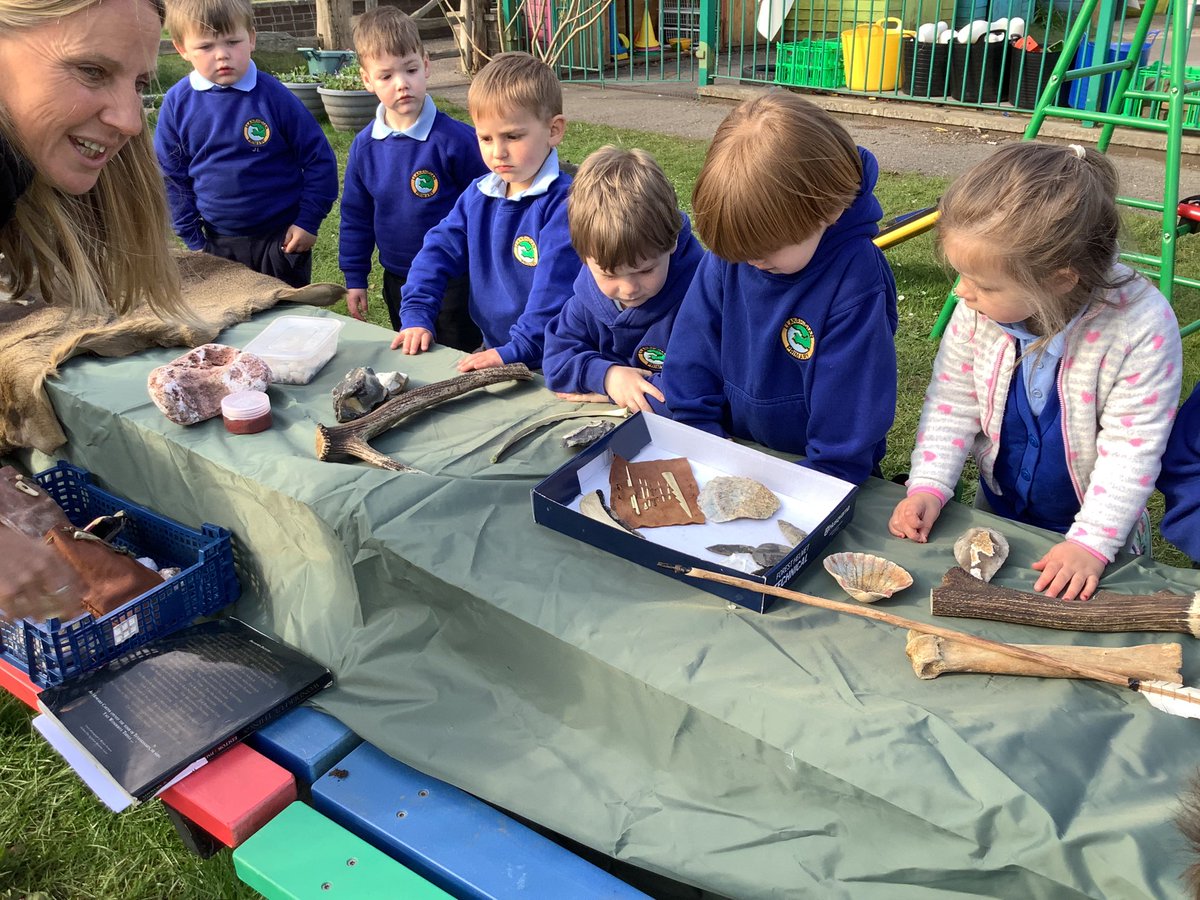llanrhidianp's tweet photo. #LlanPiliPala have had a great morning learning about our ancestors. Thank you to Helen from Gower Unearthed. #LlanHum #LlanComm https://t.co/7dTN4szm4R