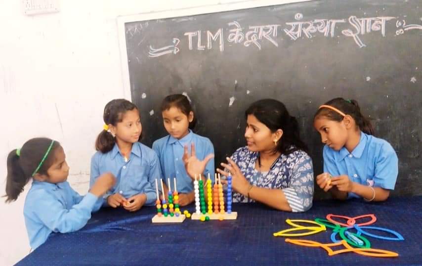 teachersofbihar's tweet photo. #ToBPhotoOfTheDay
"हमारे विद्यालय बदल रहे हैं
 हमारा बिहार बदल रहा है।"
➡️+2उच्च म. वि. नोनिया टोला, चकला, नरपतगंज, अररिया 
➡️आदर्श मध्य विद्यालय तुलसिया, दिघलबैंक, किशनगंज
➡️मध्य विद्यालय निजामचक, दिघवारा, सारण
➡️प्राथमिक विद्यालय फुलथुआ, सिंहवाड़ा, दरभंगा https://t.co/X8mPpZ9WH1