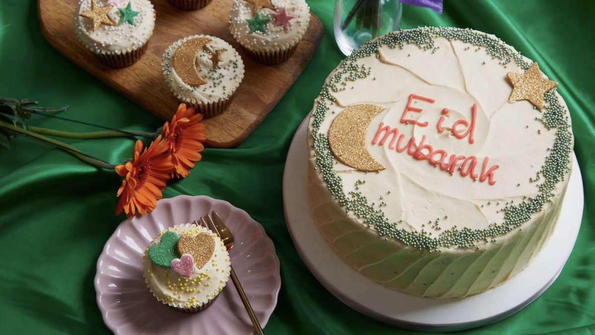 If you’re celebrating #Eid in London, check out <a href="/hummingbbakery/">Hummingbird Bakery</a> for their limited-edition delicious Eid cakes! Hurry! 

Read our latest article on the link below for details! 

voyagersvoice.com/eid-at-london-…

Photo: Hummingbird bakery

<a href="/visitlondon/">Visit London</a> #LetsDoLondon #VisitLondon #Eid2023