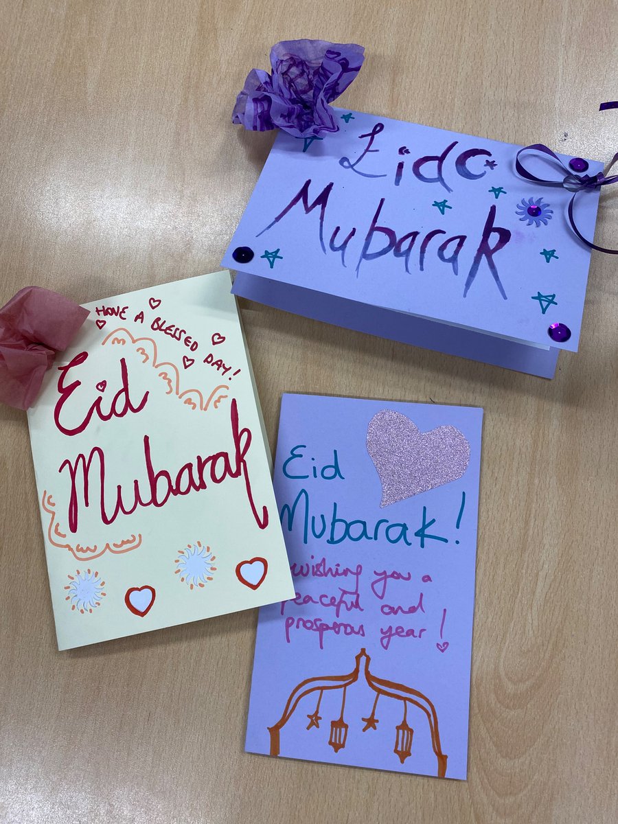 OhgsRS's tweet photo. Eid carding making all this lunchtime with the student DICE Team. Eid Mubarak! @OldhamHulme https://t.co/Mkdnt2tML3