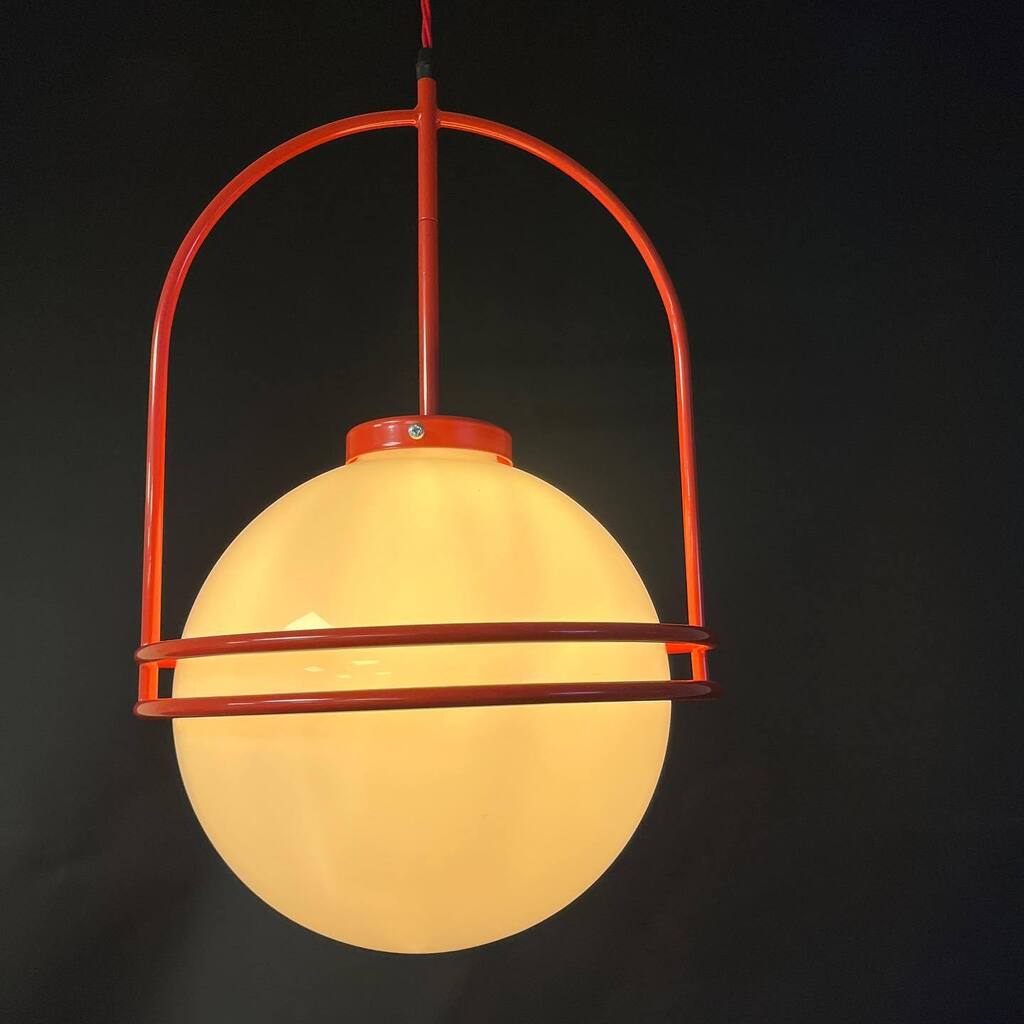 IlluminLighting's tweet photo. 30cm Opal glass globe, fitted midway into the steel frame. Finished in red powdercoat &amp; suspended using red twisted flex 😍💡

#chicken #restaurant #popeyes #custom #bespoke #ceiling #light #pendant #opal #glass #globe #steel #powdercoating #lighting #… https://t.co/AOTGcNKu2L https://t.co/cS98RjJ6lS