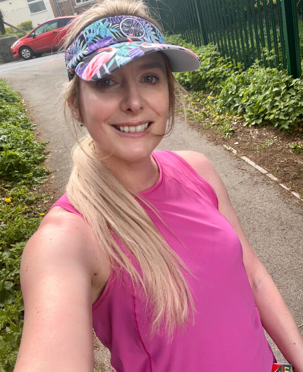 BlondeLilmo's tweet image. Short and sweet however you never regret a run and I sure as hell needed to get out of my funk. I still feel like I have a golf ball in my throat but at least I’m smiling.

#ukrunchat #runnersoftwitter