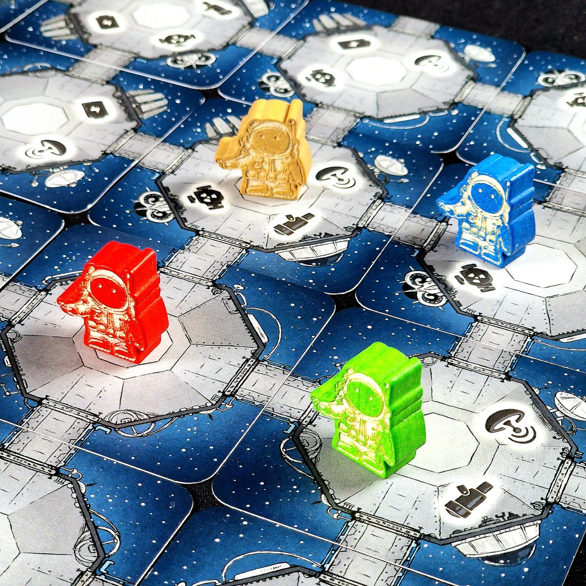 Boardgamerka's tweet image. ✨️🎲🚀 Zapraszam na recenzję gry &quot;AI Space Puzzle&quot; od @SmartFlamingo, której kampania trwa właśnie na @wspieramto 

➡️ Instagram: bit.ly/3GSjTUO
➡️Facebook: bit.ly/3UJaq82 

#aispacepuzzle #smartflamingo #wspieramto #wspieraczka #kampania #boardgames