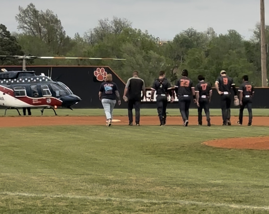 BaseballCushing's tweet photo. Thanks to the Air Evac Lifeteam for delivering the game ball for our senior night vs. Bristow. I mean, how often do you see a helicopter land on a baseball field! 
@Okladrillers https://t.co/ZUxIpDzu5x