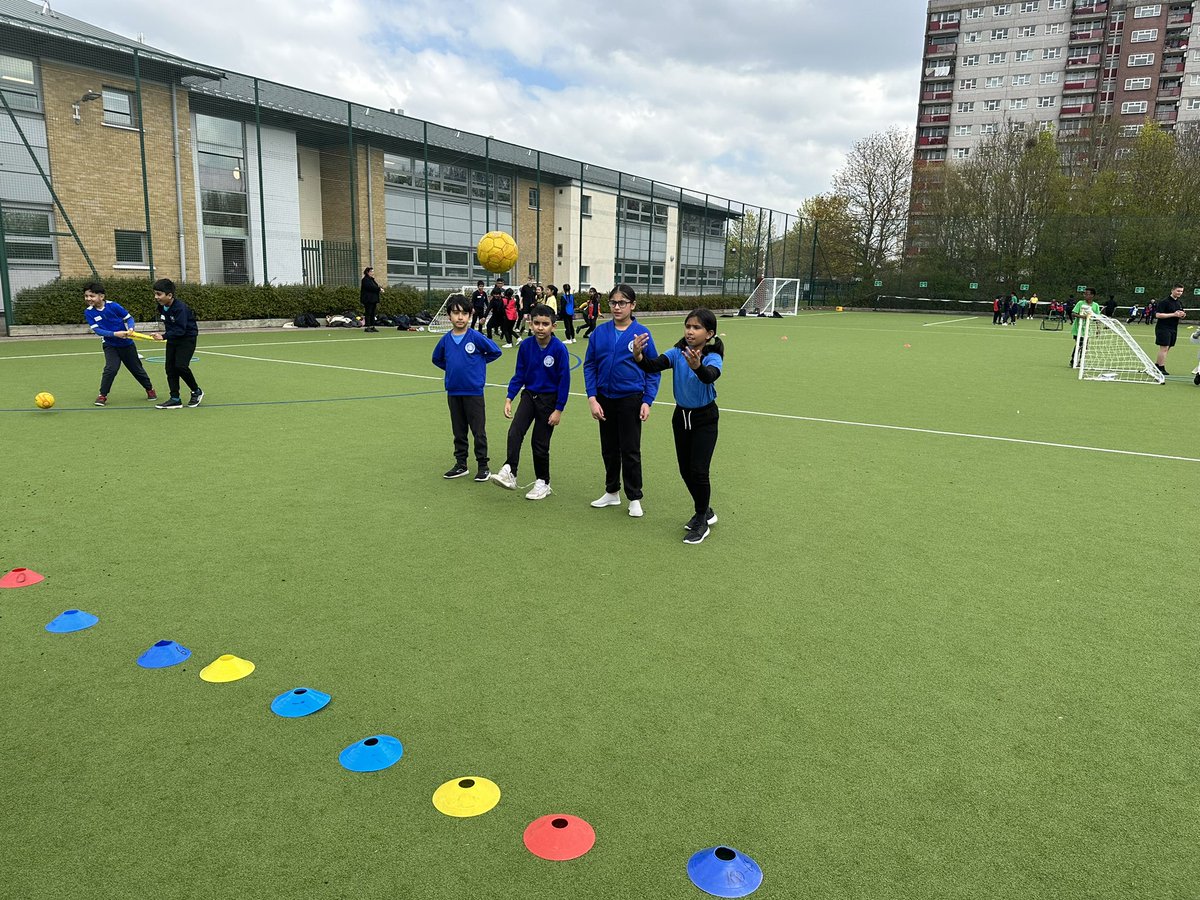 SHSSNawards's tweet photo. Itโs Year 4โs this afternoon with schools representing the following countries ๐บ๐ฆ ๐ฌ๐ง ๐ณ๐ฟ Great to see the the Olympic and Paralympic values in action #Determination #Inspiration #Courage #Equality #Excellance #Friendship #Respect Thanks to @BarnhillSchool leaders - great job ๐ https://t.co/tWeQPd6QGp